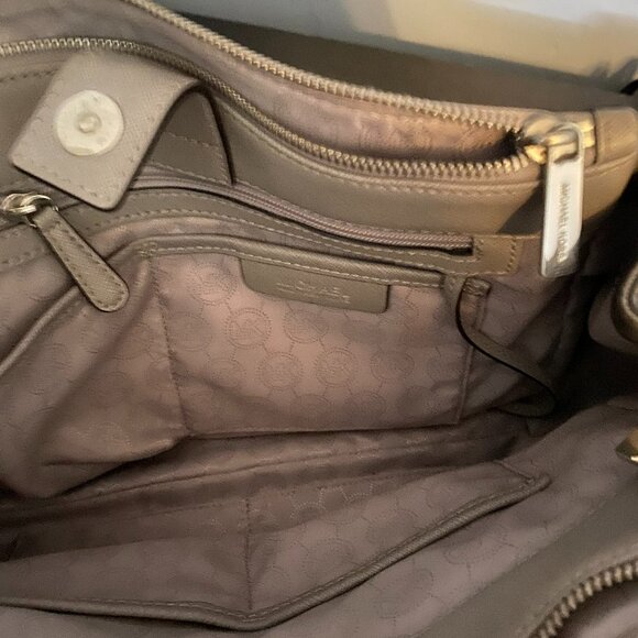 Michael Kors Sutton saffiano leather medium sized satchel crossbody bag - Picture 11 of 11